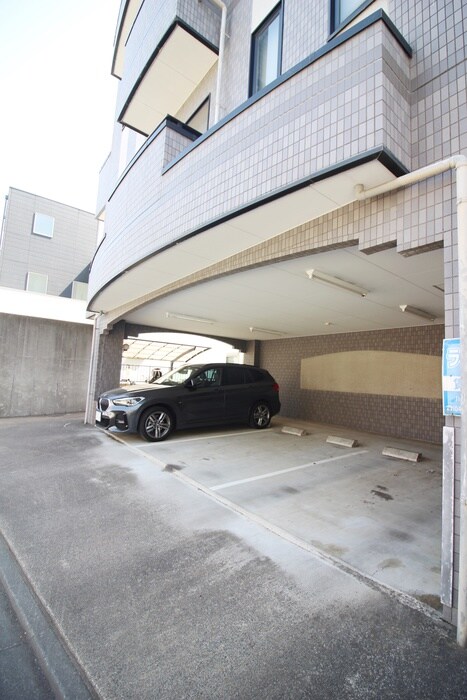 物件外観写真2　(駐車場)