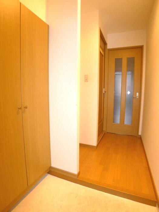 物件内観写真6　(玄関)