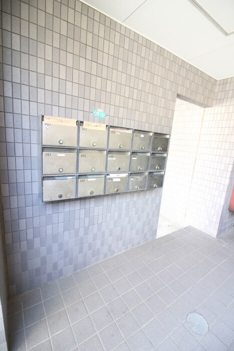 物件外観写真4　(エントランス部分)