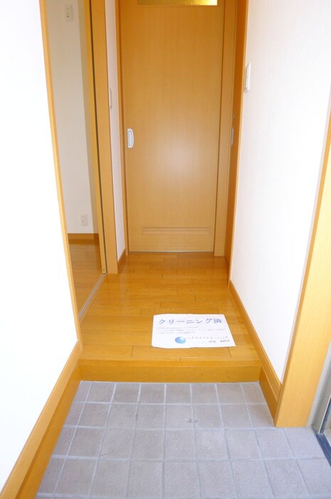 物件内観写真5　(玄関)
