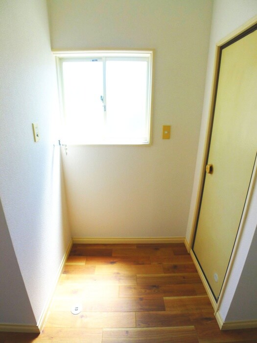 物件内観写真13　(洗濯機置場)