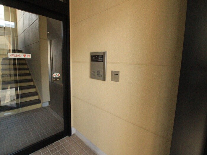 物件外観写真4　(エントランス部分)