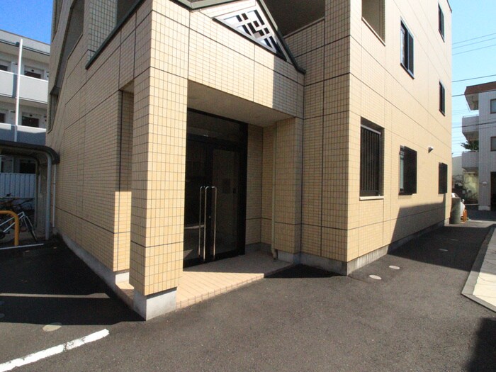 物件外観写真6　(エントランス部分)