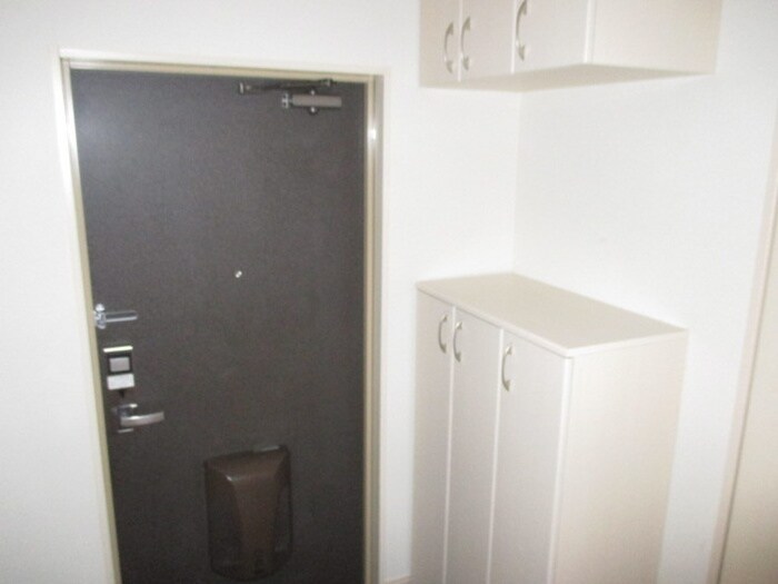物件内観写真10　(玄関)