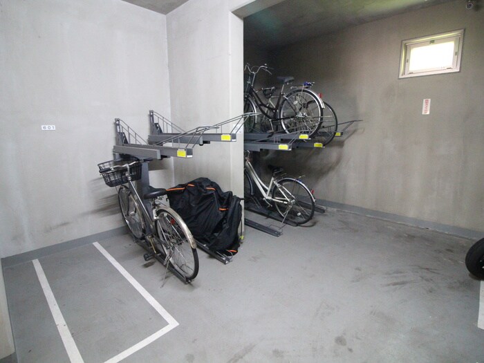 物件外観写真5　(駐輪場)