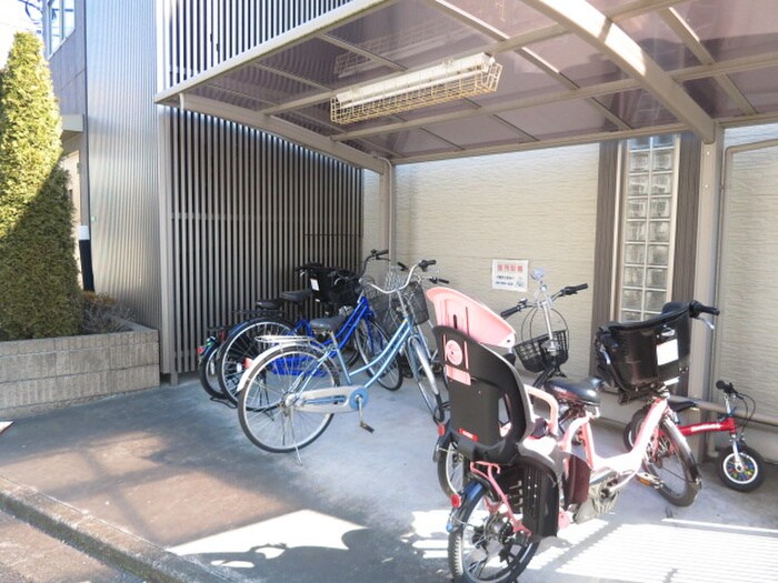 物件外観写真3　(駐輪場)
