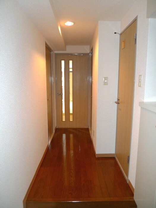 物件内観写真4　(玄関)