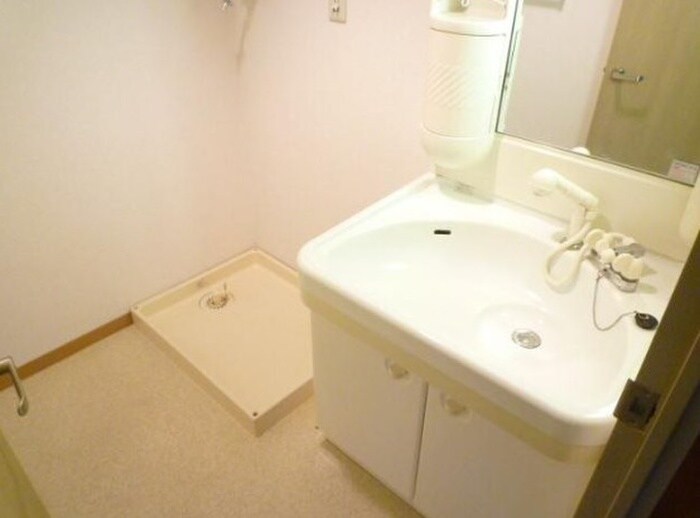 物件内観写真15　(洗濯機置場)