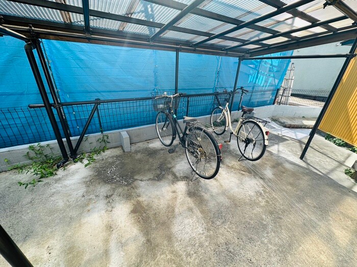 物件外観写真5　(駐輪場)