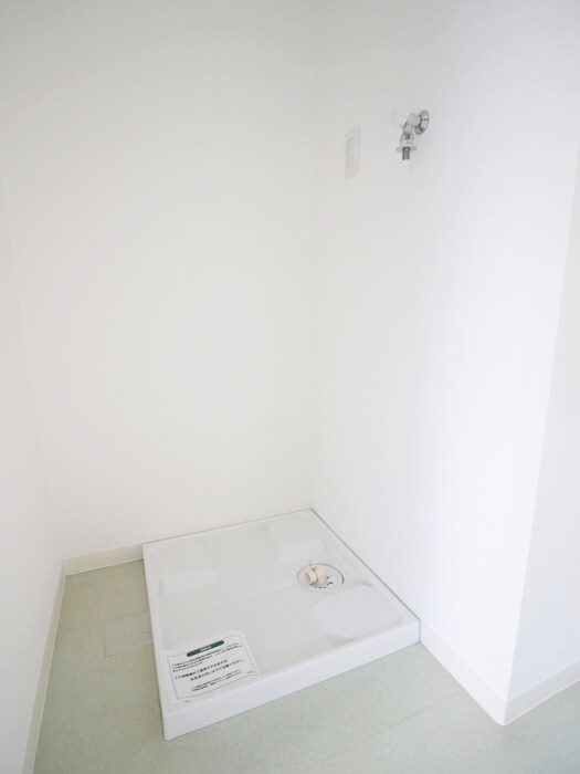 物件内観写真10　(洗濯機置場)