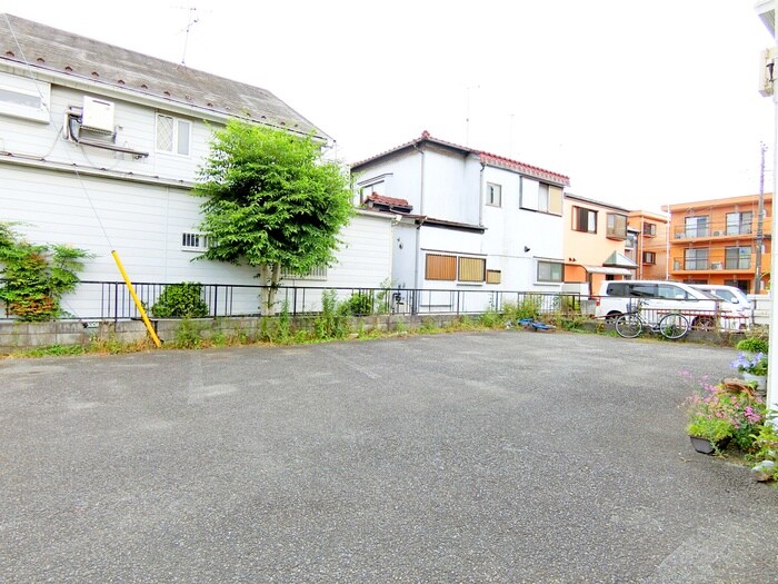物件外観写真3　(駐車場)