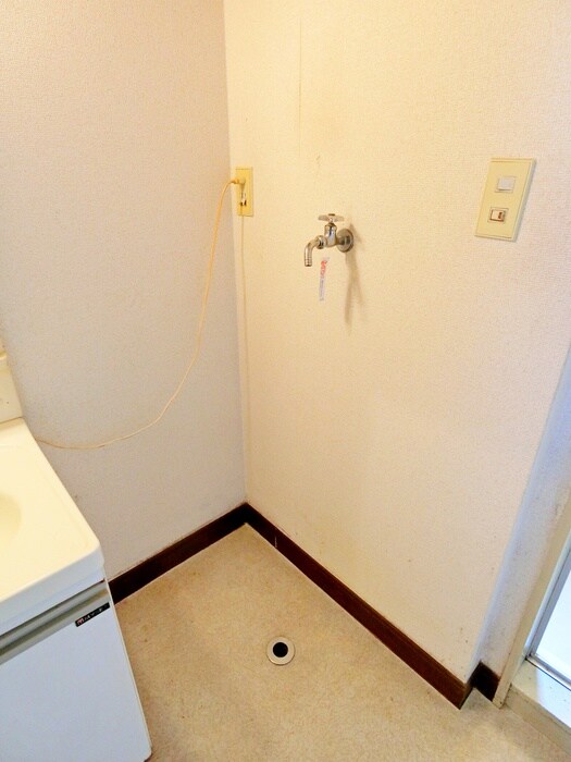 物件内観写真15　(洗濯機置場)