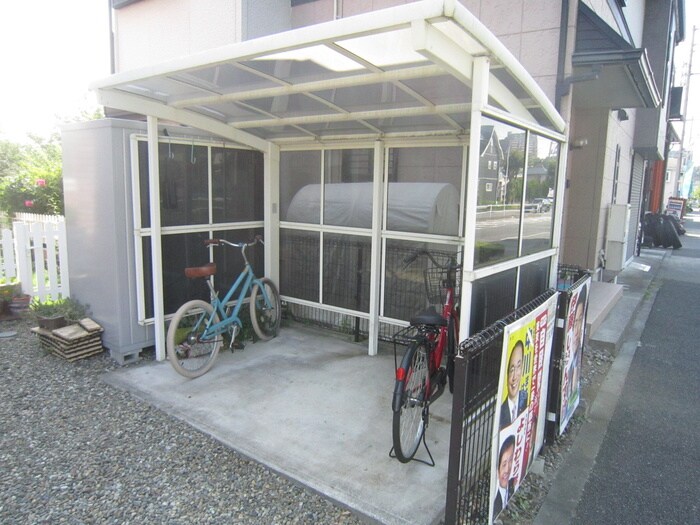 物件外観写真4　(駐輪場)