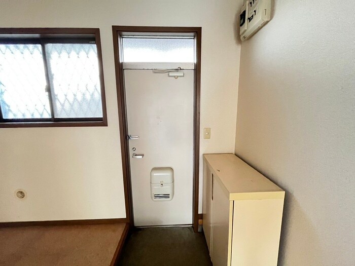 物件内観写真7　(玄関)