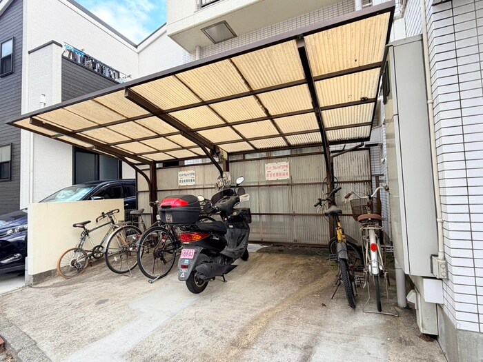物件外観写真4　(駐輪場)