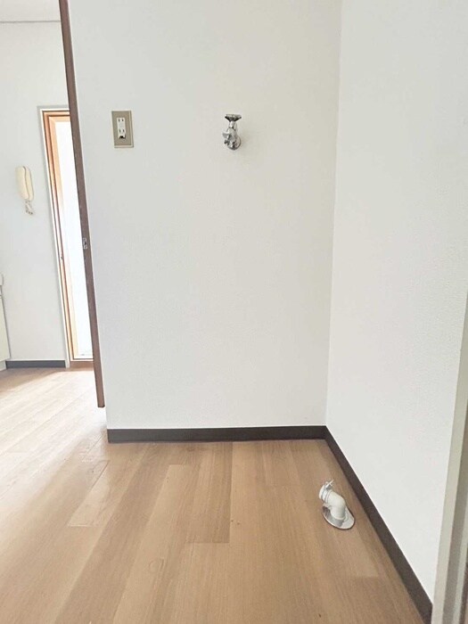 物件内観写真12　(洗濯機置場)