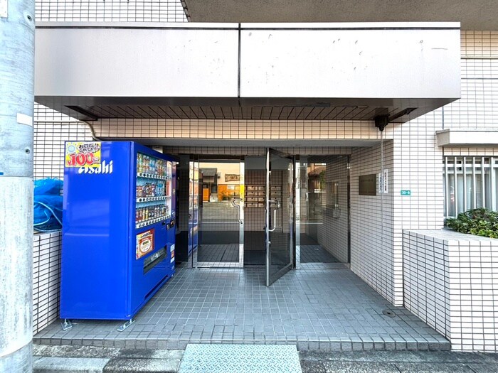 物件外観写真2　(エントランス部分)