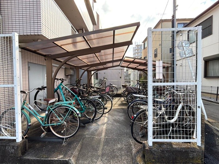 物件外観写真5　(駐輪場)