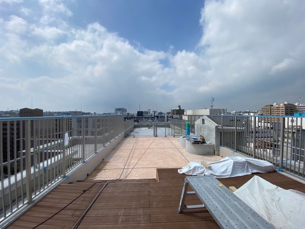 建築中