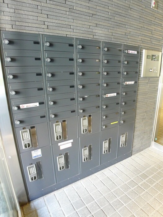 物件外観写真4　(エントランス部分)