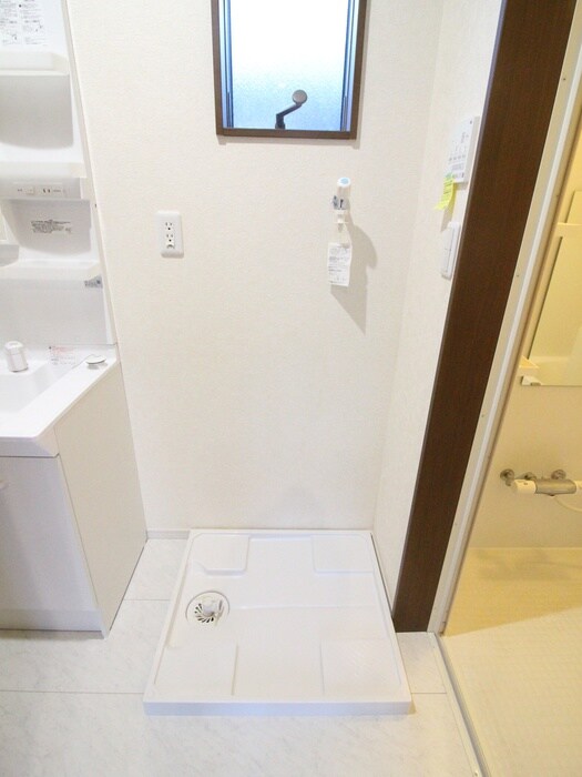 物件内観写真16　(洗濯機置場)