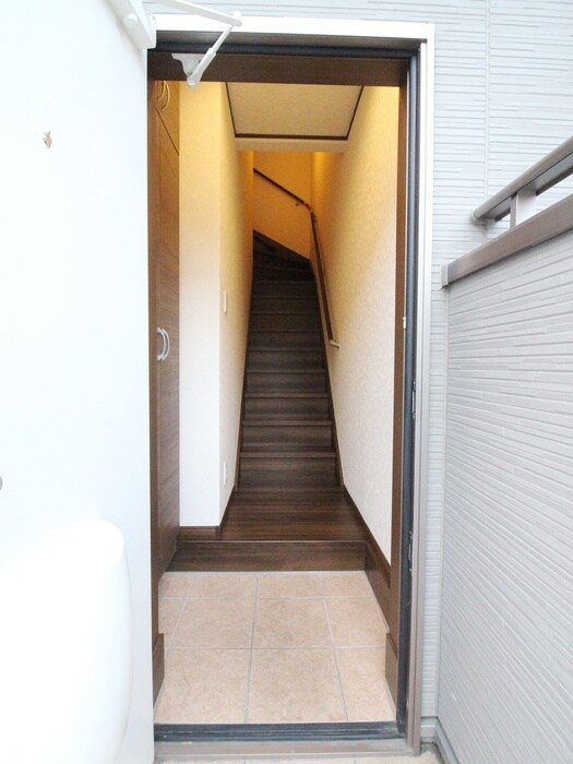 物件内観写真18　(玄関)