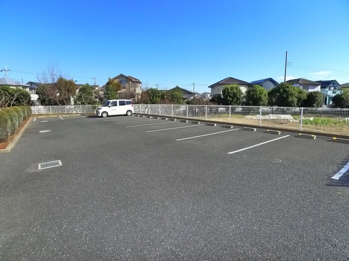 物件外観写真5　(駐車場)