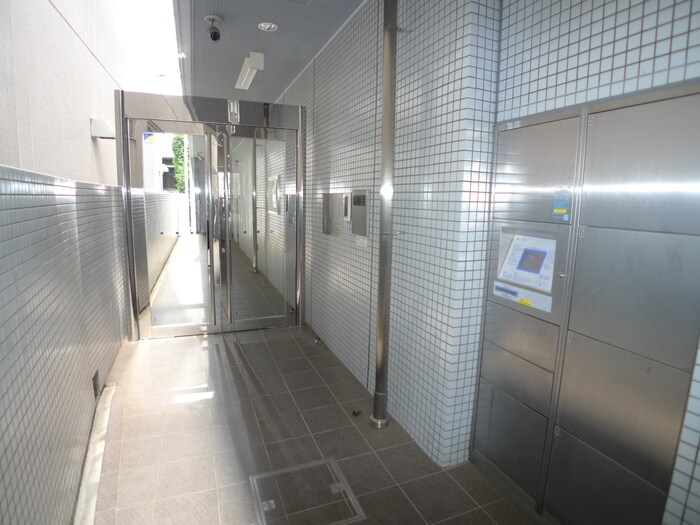 物件外観写真3　(エントランス部分)