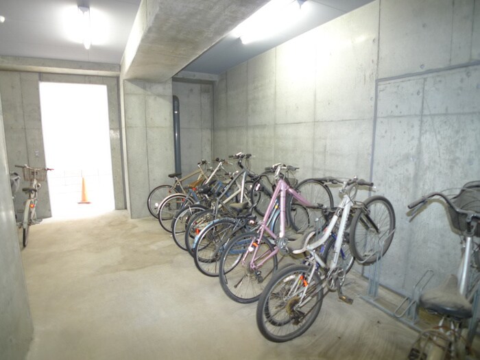 物件外観写真4　(駐輪場)