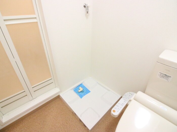 物件内観写真16　(洗濯機置場)