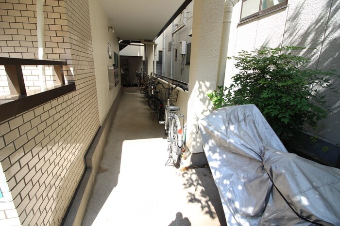 物件外観写真5　(エントランス部分)