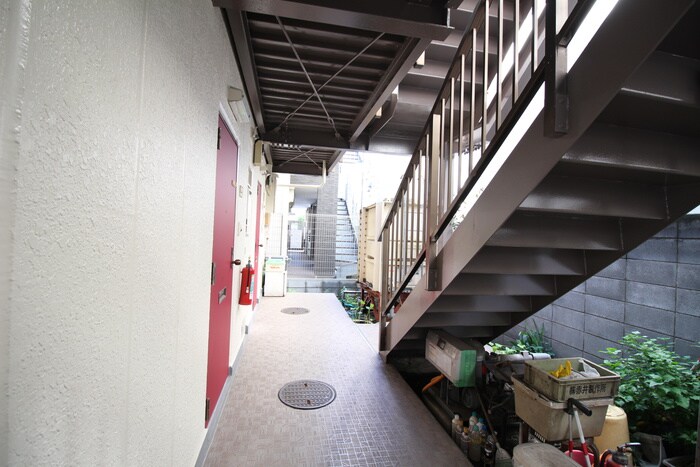 物件外観写真6　(エントランス部分)