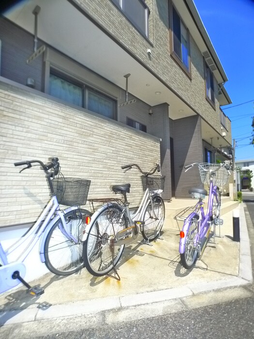 物件外観写真4　(駐輪場)