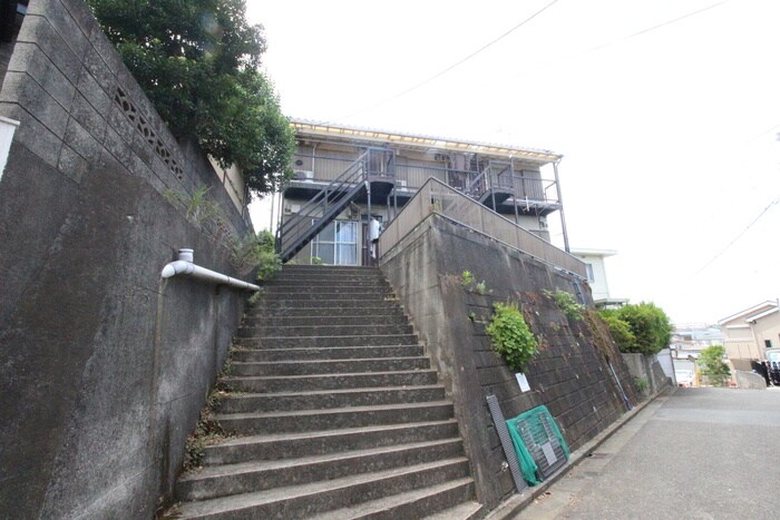 物件外観写真4　(エントランス部分)