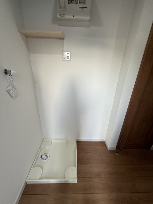 物件内観写真16　(洗濯機置場)