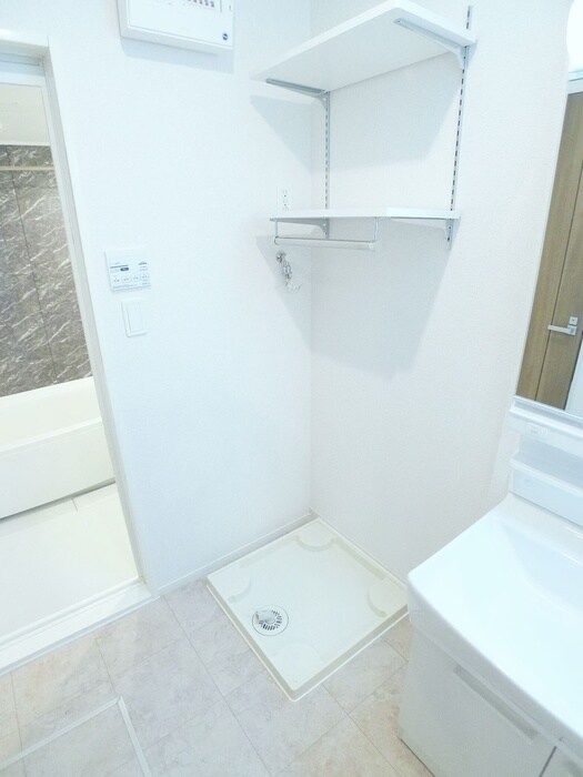 物件内観写真18　(洗濯機置場)