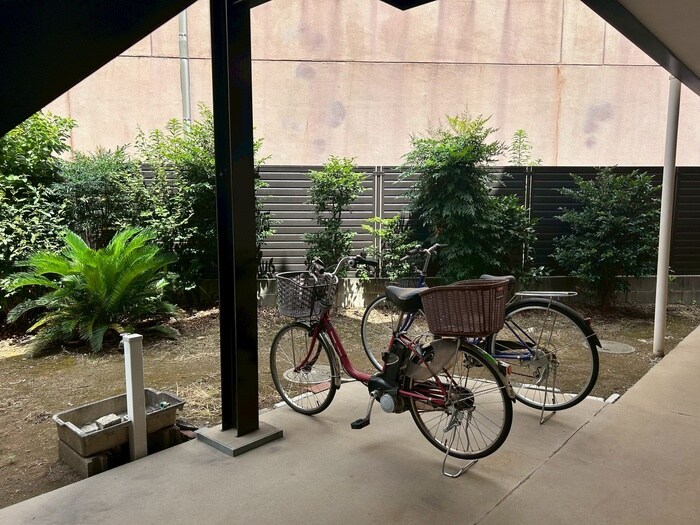 物件外観写真4　(駐輪場)