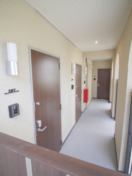 物件外観写真3　(エントランス部分)