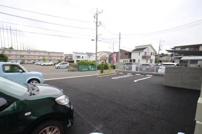 物件外観写真4　(駐車場)