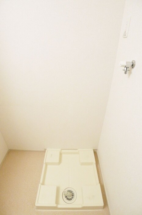 物件内観写真12　(洗濯機置場)