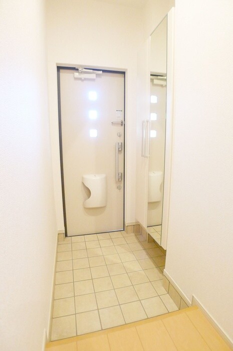 物件内観写真18　(玄関)