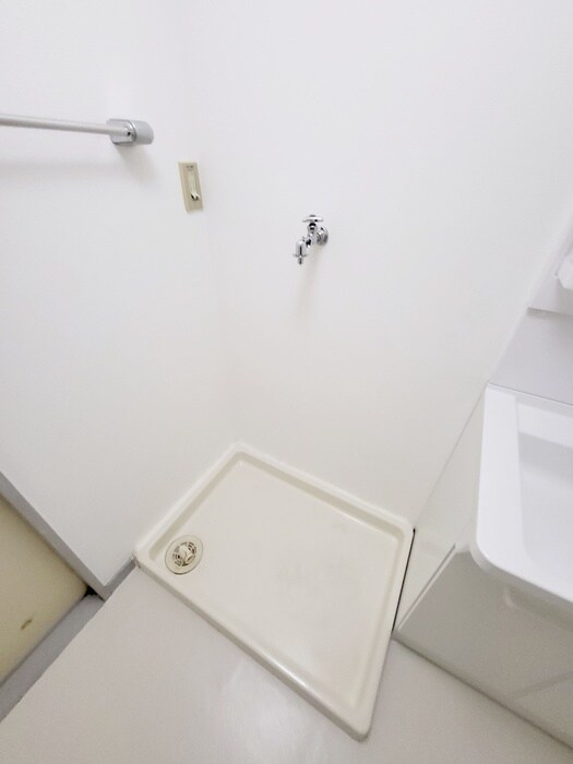 物件内観写真12　(洗濯機置場)