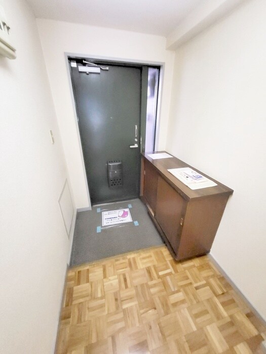 物件内観写真18　(玄関)