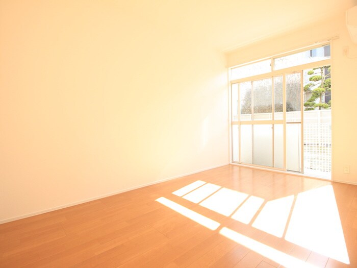 物件内観写真8　(室内からの展望)