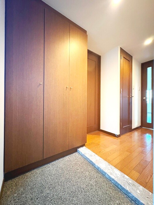 物件内観写真17　(玄関)