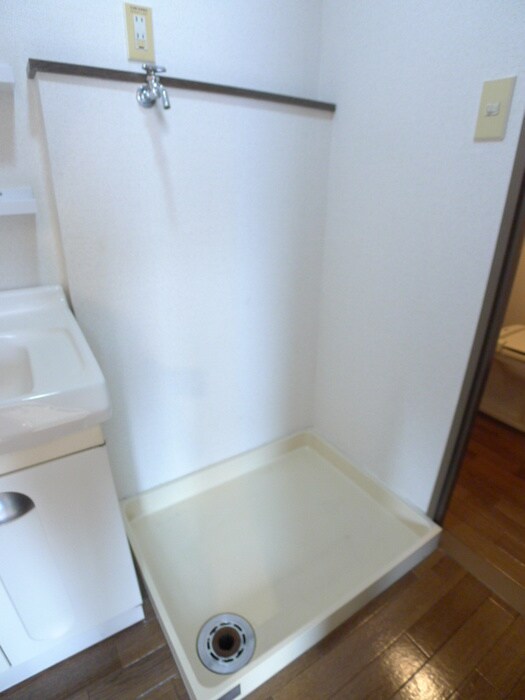 物件内観写真16　(洗濯機置場)