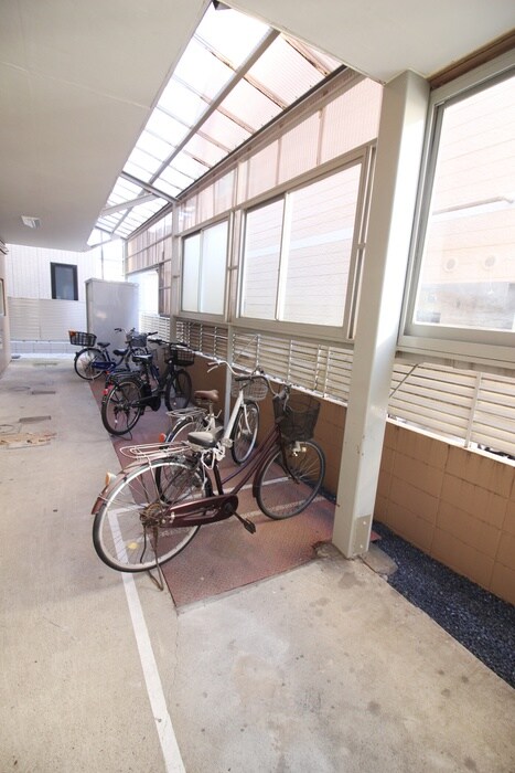 物件外観写真3　(駐輪場)