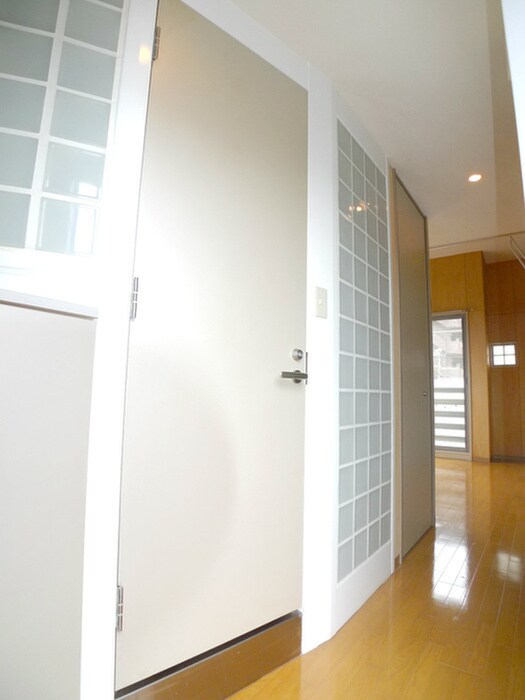 物件内観写真17　(玄関)