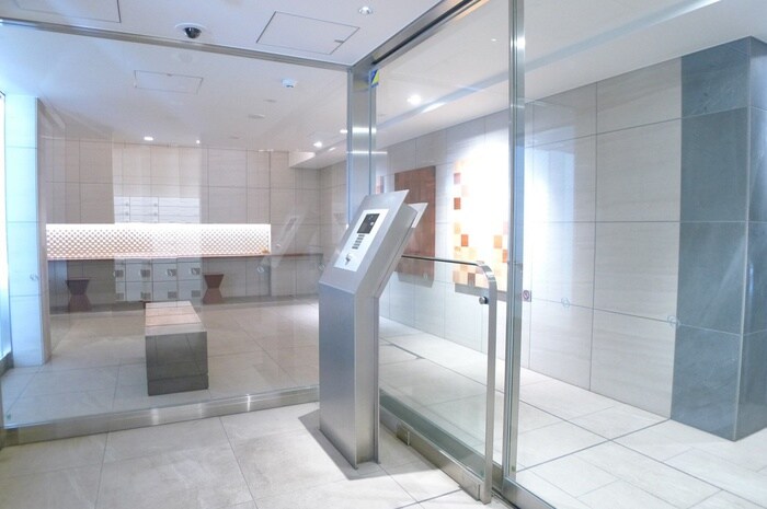 物件外観写真2　(エントランス部分)