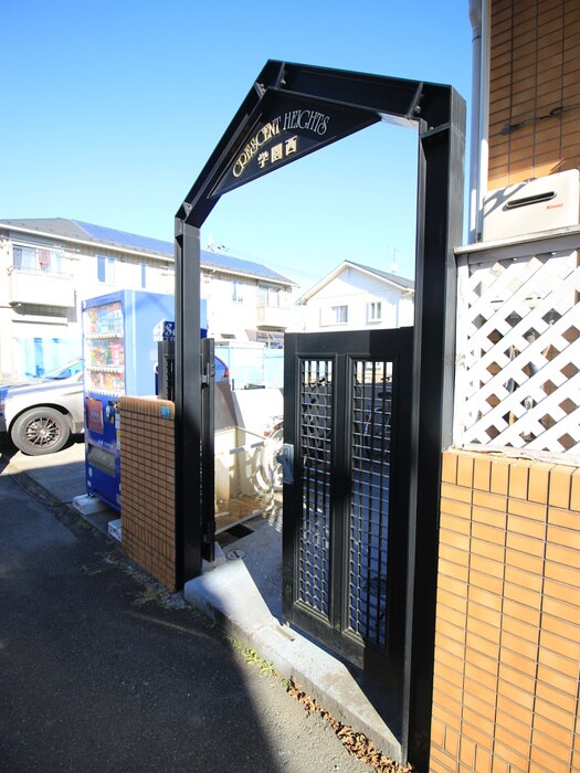 物件外観写真3　(エントランス部分)